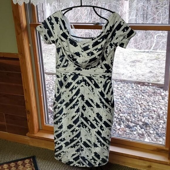 Kay Unger‎ Off the Shoulder Lined Rayon Short Sleeve Sz. 4 Dress - Picture 2 of 13